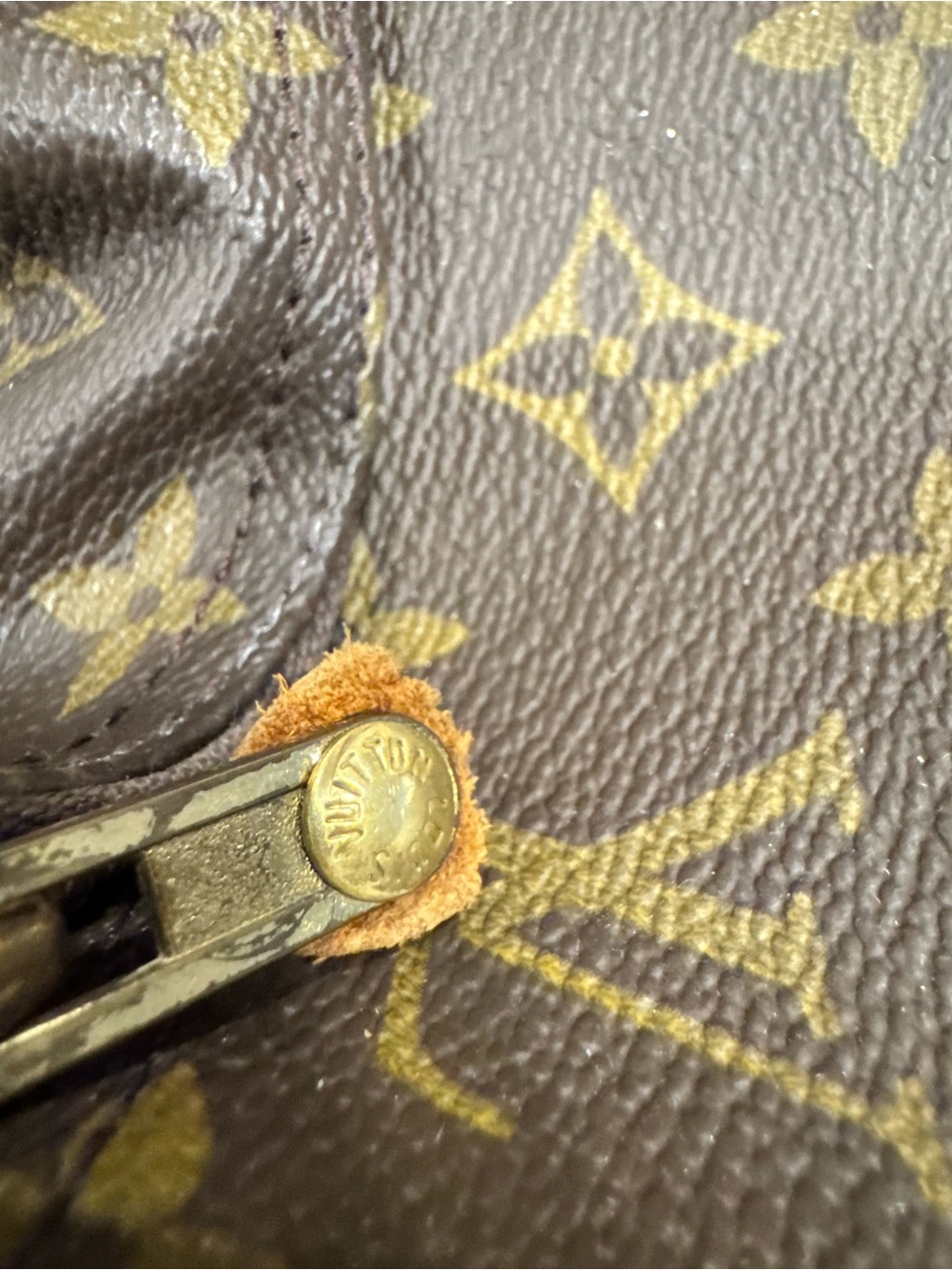 Louis Vuitton Speedy 40 Monogram Canvas Boston Bag - Picture 15 of 16